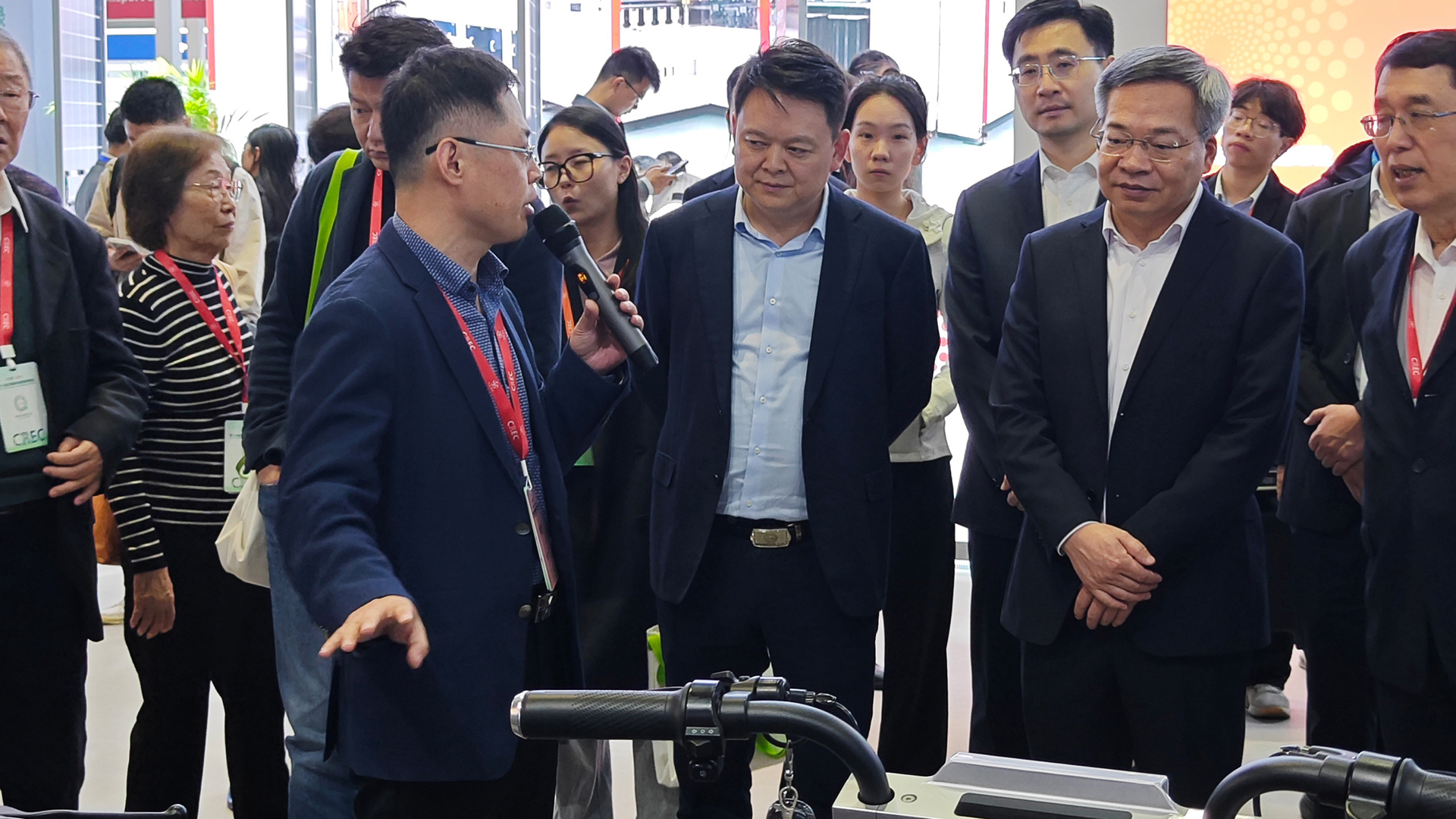 途能太阳能电动车亮相无锡新能源展！首日试骑火爆，合规安全获赞